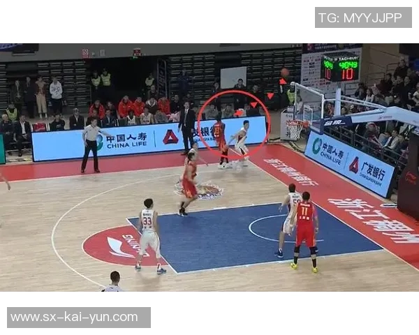 五大囧五佳球齐聚，芬森CBA首秀刷34分却尴尬游离队外：荣耀与失落的精彩交汇