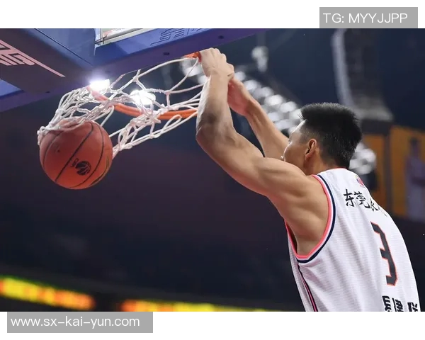 布拉切重返CBA首秀球衣遮不住他的肚腩! 布拉切重返CBA首秀球衣遮不住他的肚腩!