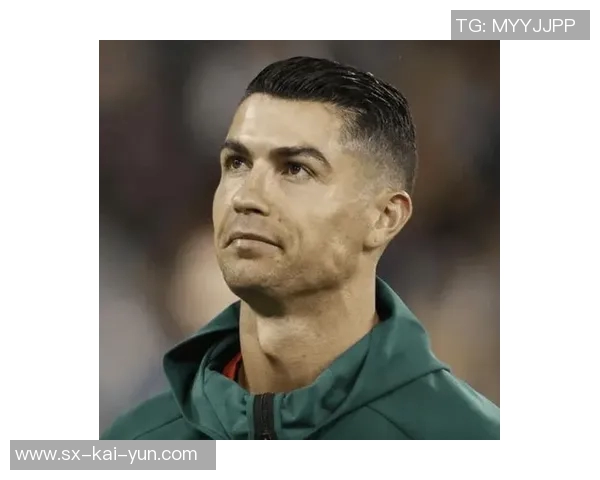 世界杯预热海报里没有C罗遭质疑，FIFA删除原海报改“怀旧”