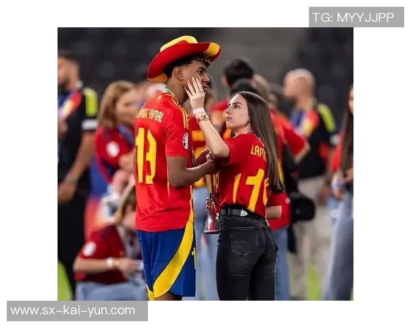 太阳报:卷入亚马尔分手事件的女网红喜欢KK,是名狂热足球迷 太阳报:卷入亚马尔分手事件的女网红喜欢KK,是名狂热足球迷